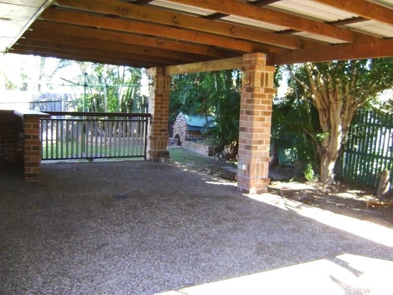 15 Learmonth Ct, Hillcrest QLD 4118