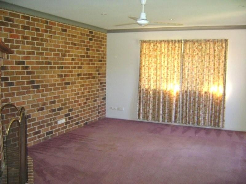 15 Learmonth Ct, Hillcrest QLD 4118