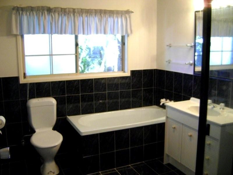 15 Learmonth Ct, Hillcrest QLD 4118