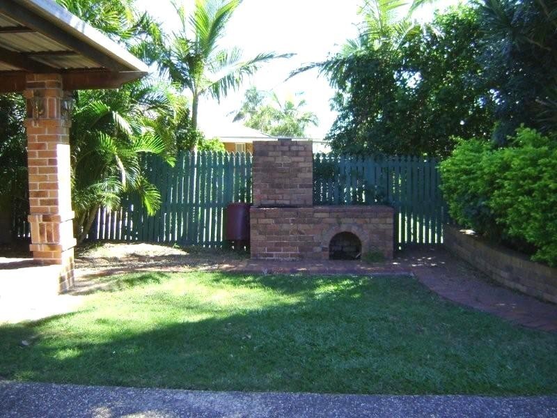 15 Learmonth Ct, Hillcrest QLD 4118