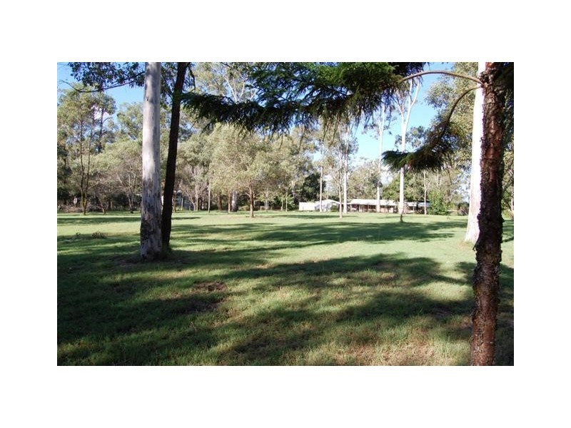 31 Smith Rd, Park Ridge South QLD 4125