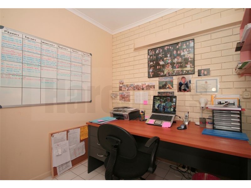 15 Matson Ave, Regents Park QLD 4118