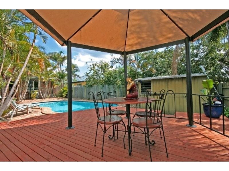 9 Carlos Street, Hillcrest QLD 4118