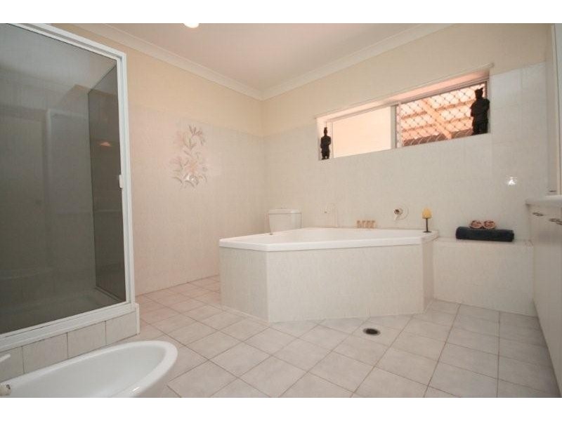 9 Carlos Street, Hillcrest QLD 4118