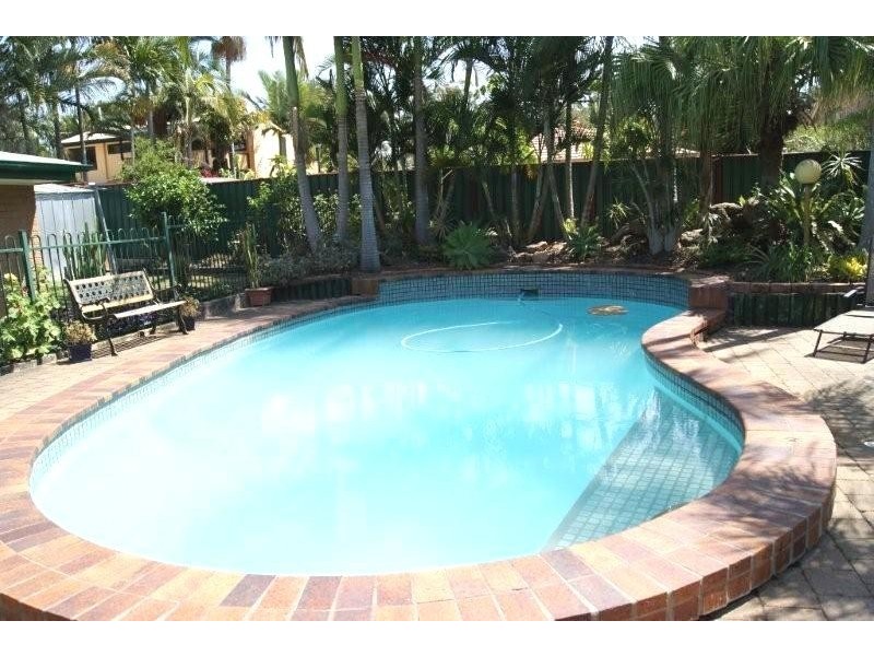 92 Conifer Street, Hillcrest QLD 4118