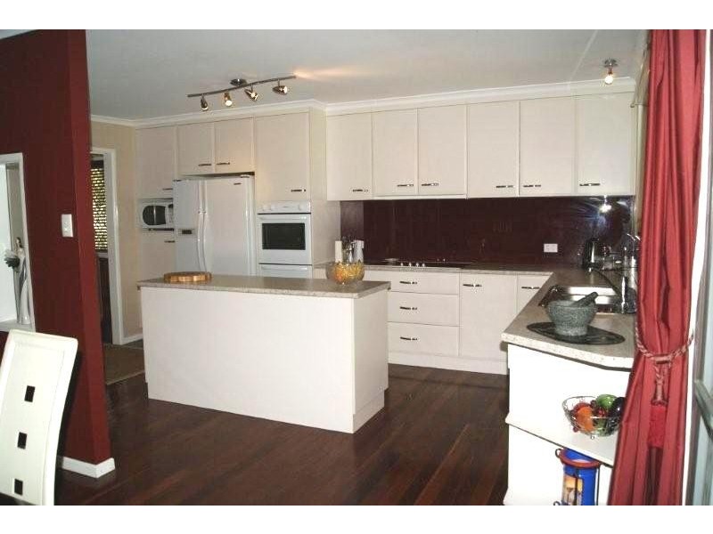 92 Conifer Street, Hillcrest QLD 4118