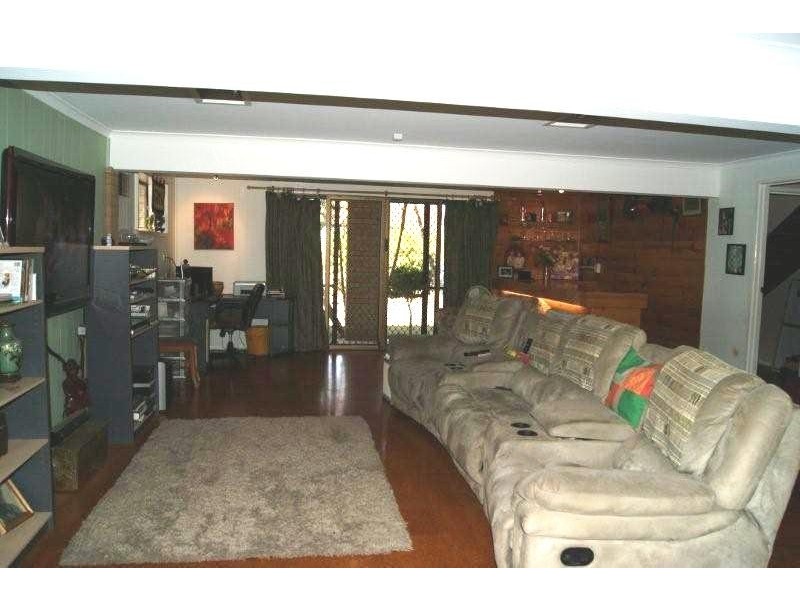 92 Conifer Street, Hillcrest QLD 4118