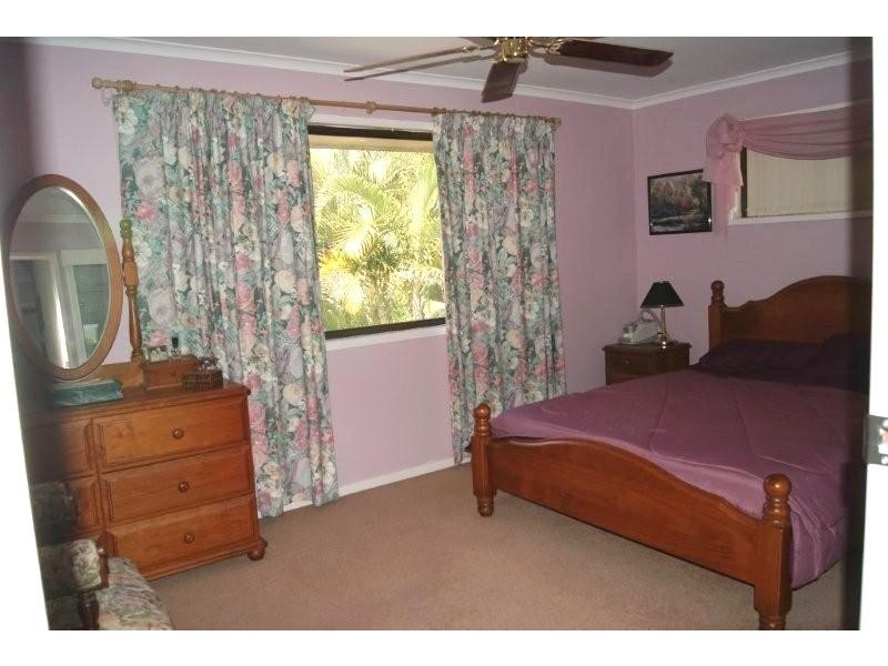 92 Conifer Street, Hillcrest QLD 4118