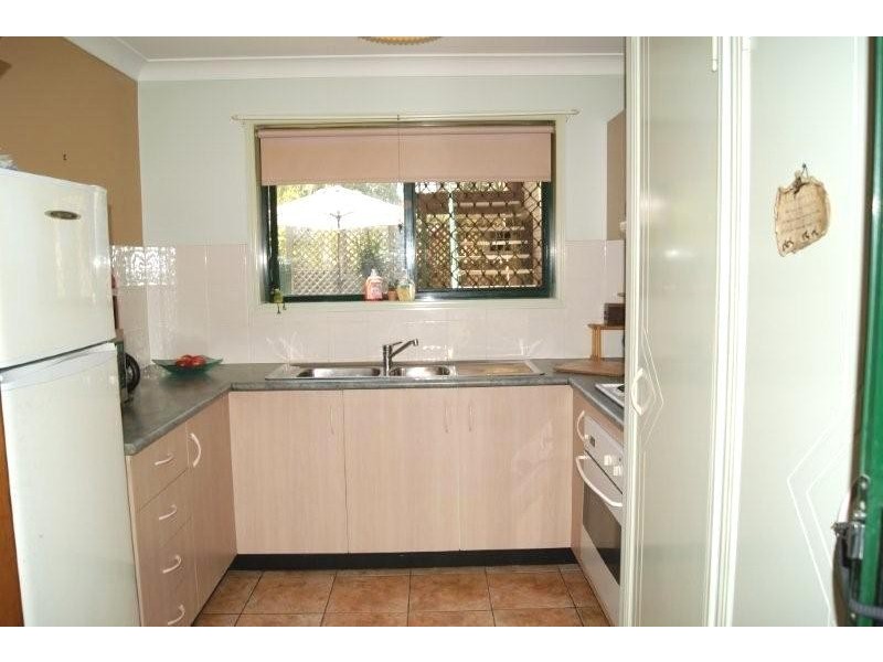 92 Conifer Street, Hillcrest QLD 4118
