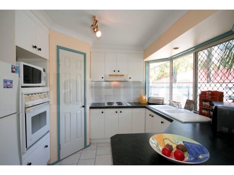 7 Calluna Court, Regents Park QLD 4118