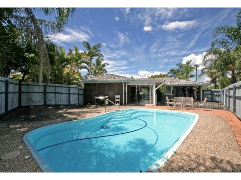 7 Calluna Court, Regents Park QLD 4118