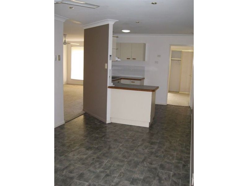 138 Lamberth Road, Regents Park QLD 4118