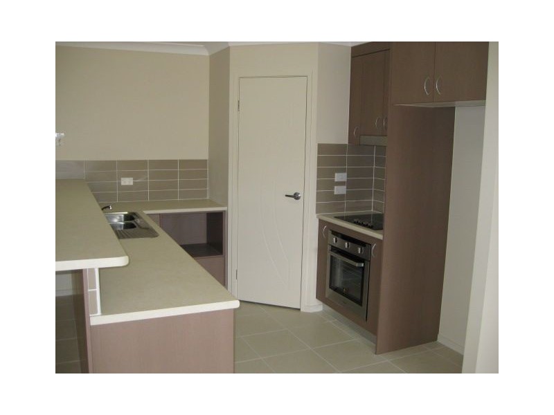 31 Bassinghall Close, Marsden QLD 4132