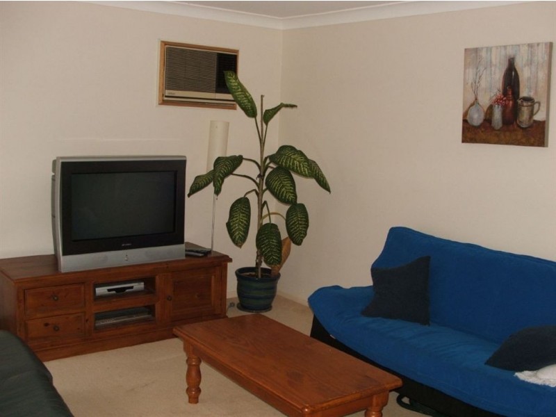 4 Riseborough, Crestmead QLD 4132