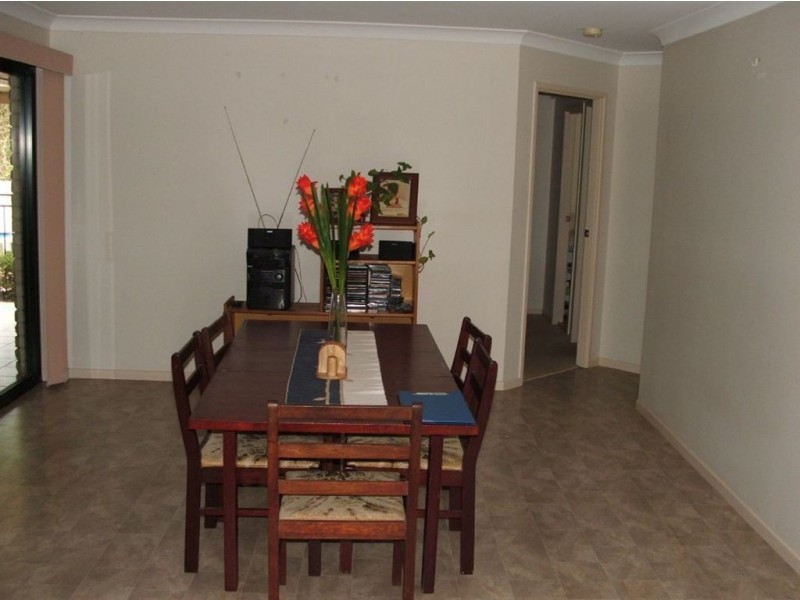 4 Riseborough, Crestmead QLD 4132