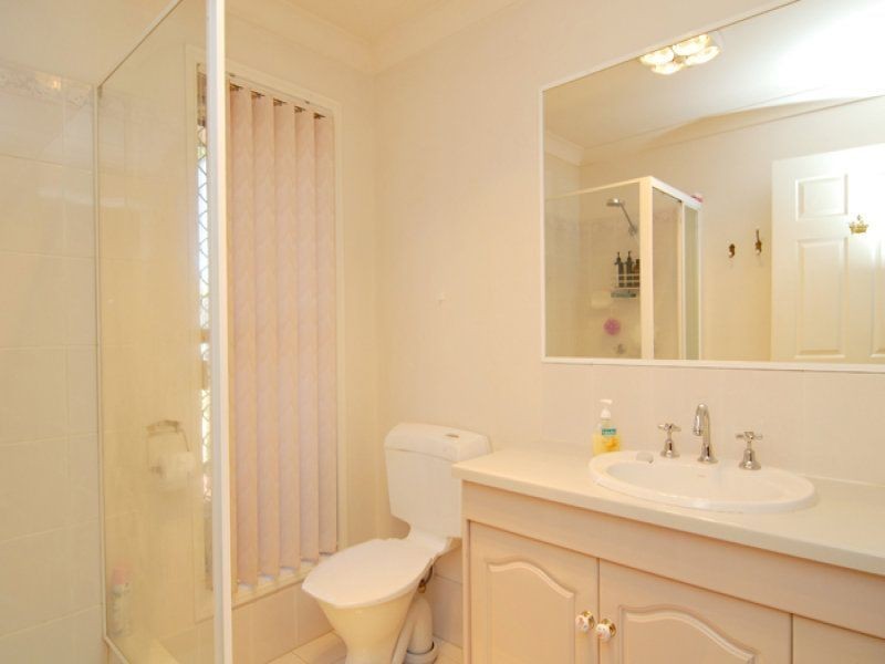 10 Beaufortia Court, Regents Park QLD 4118