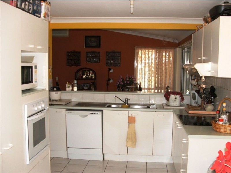 11 Wisteria Drive, Regents Park QLD 4118