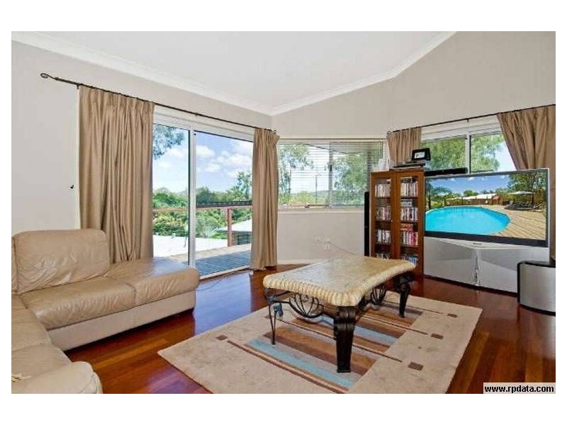 19 Castile Crescent, Edens Landing QLD 4207