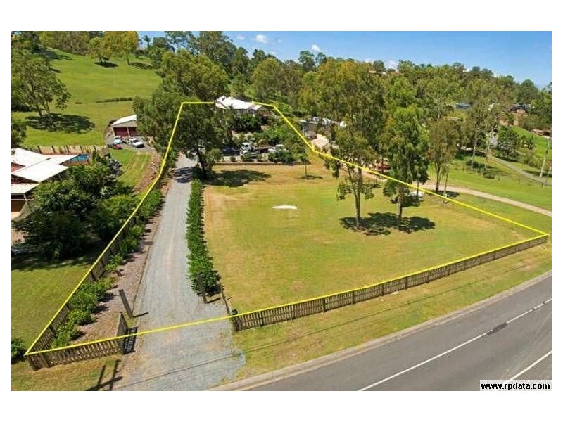 19 Castile Crescent, Edens Landing QLD 4207