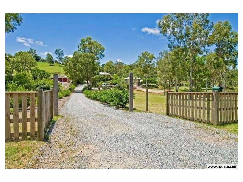 19 Castile Crescent, Edens Landing QLD 4207