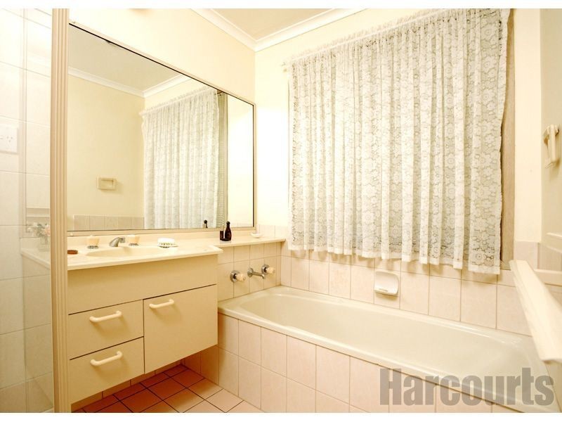 3 Kingvale Street, Regents Park QLD 4118