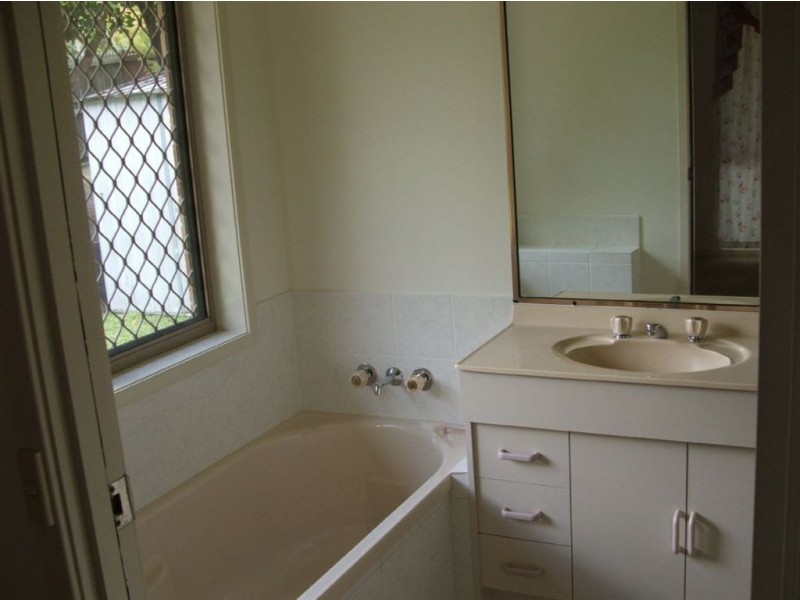 11 Thistle Street, Regents Park QLD 4118