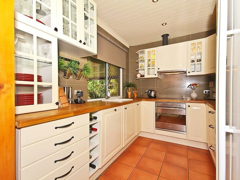 12 Hillview Drive, Hillcrest QLD 4118