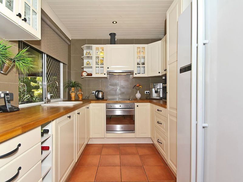 12 Hillview Drive, Hillcrest QLD 4118