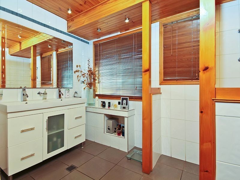 12 Hillview Drive, Hillcrest QLD 4118