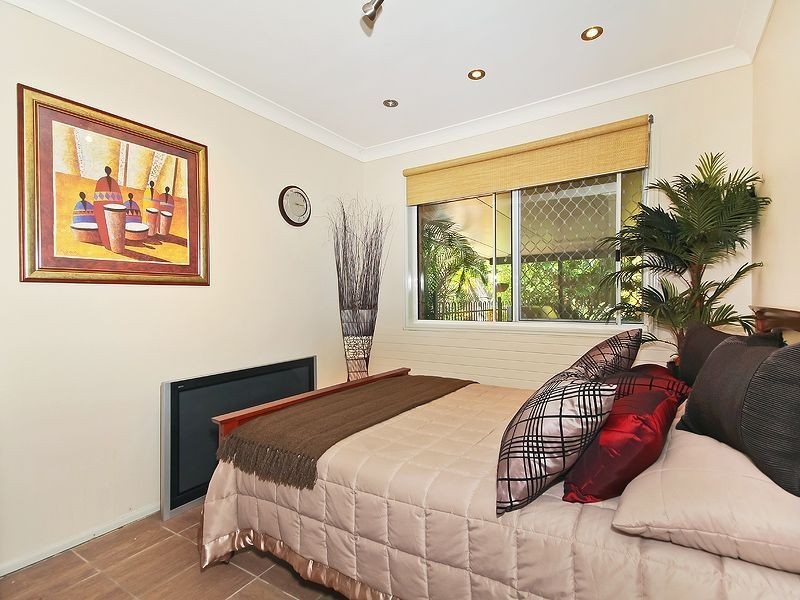 12 Hillview Drive, Hillcrest QLD 4118