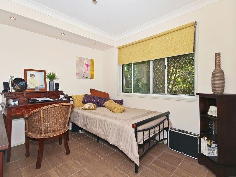 12 Hillview Drive, Hillcrest QLD 4118