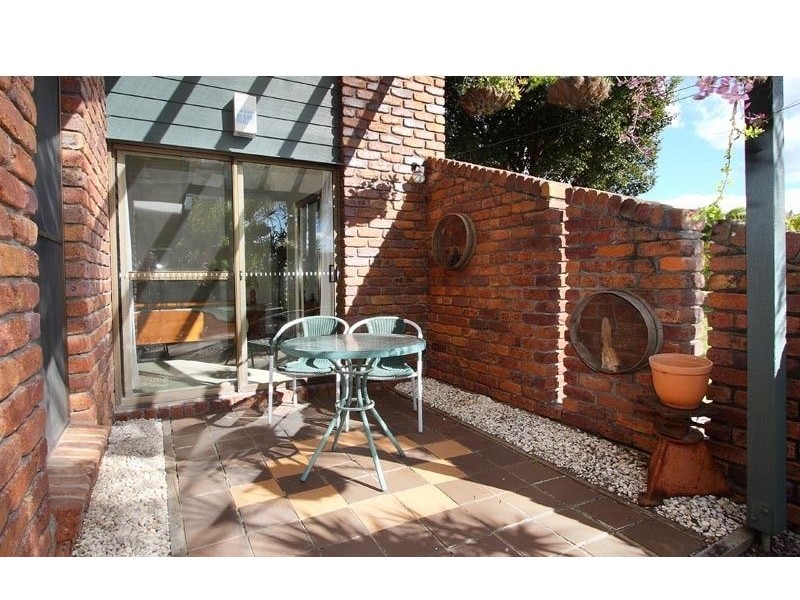 14 Peverell Street, Hillcrest QLD 4118