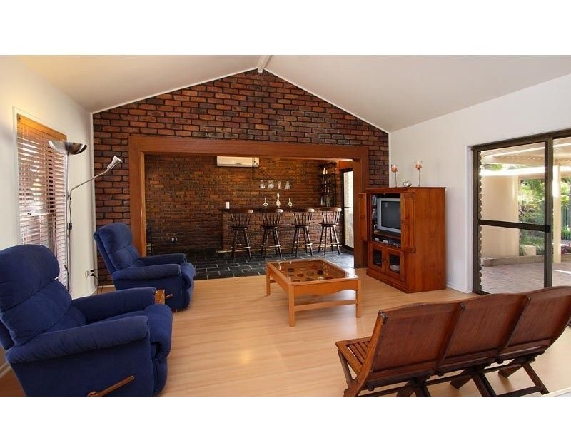 14 Peverell Street, Hillcrest QLD 4118