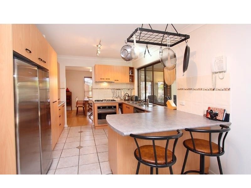 14 Peverell Street, Hillcrest QLD 4118