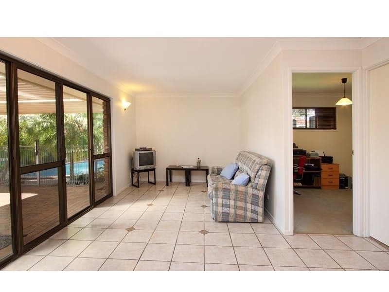 14 Peverell Street, Hillcrest QLD 4118