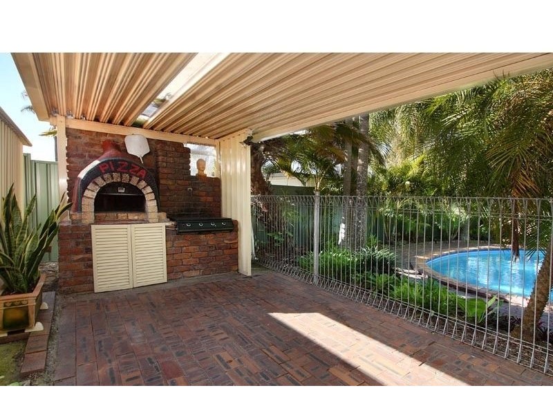 14 Peverell Street, Hillcrest QLD 4118