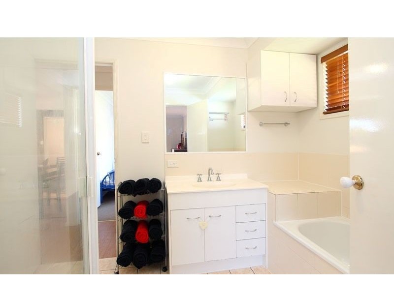 1 Solandra Circuit, Regents Park QLD 4118