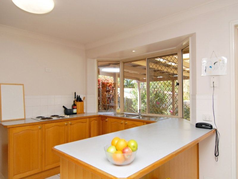 10 Beaufortia Court, Regents Park QLD 4118