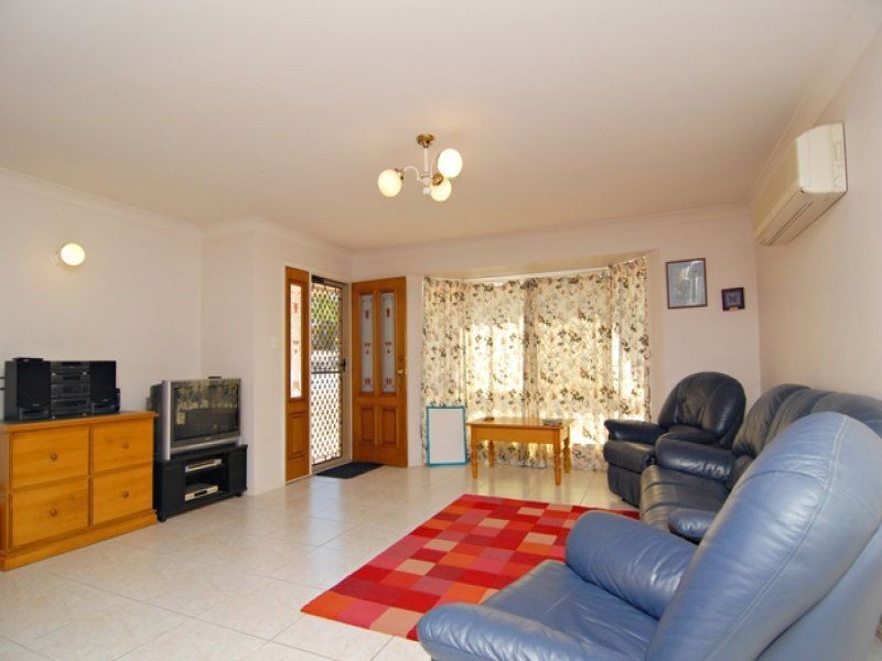 10 Beaufortia Court, Regents Park QLD 4118