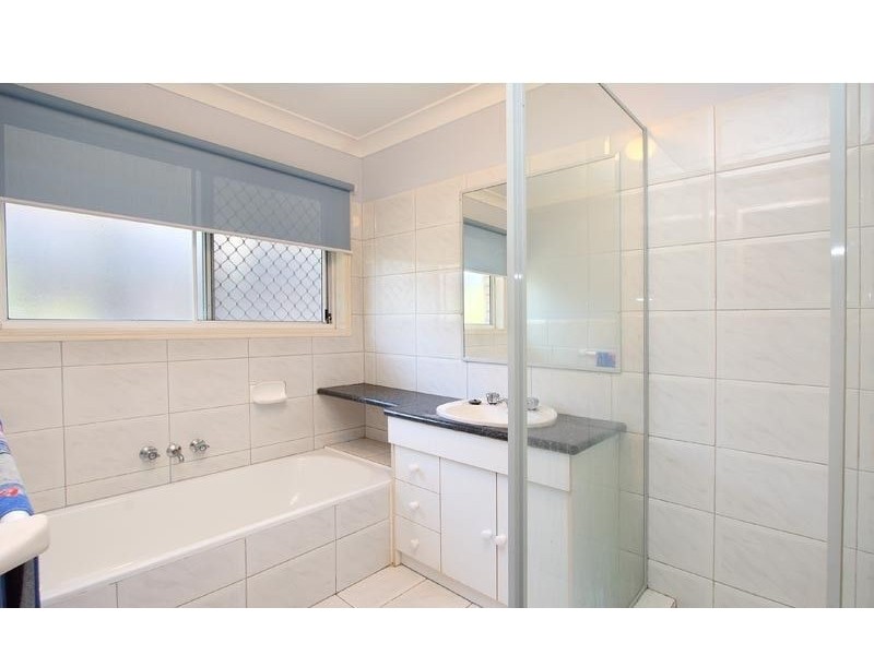 52 Bushland Drive, Regents Park QLD 4118