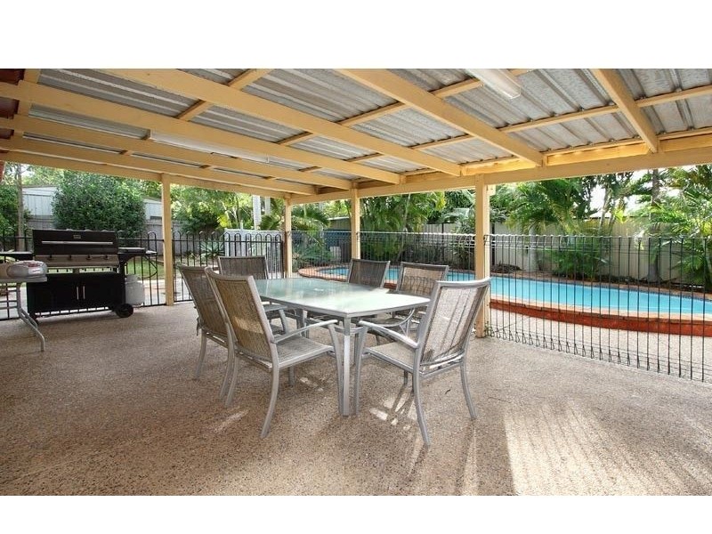 34 Whitcomb Street, Hillcrest QLD 4118