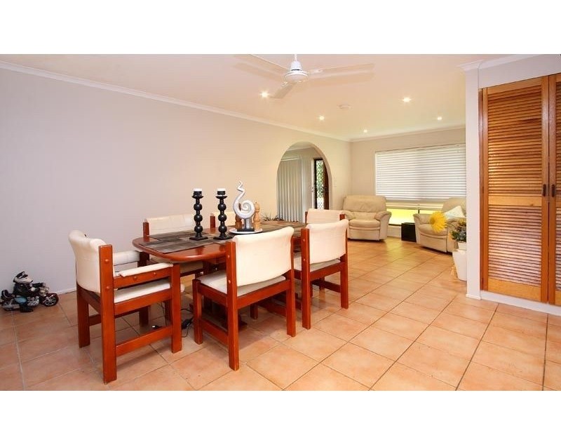 34 Whitcomb Street, Hillcrest QLD 4118