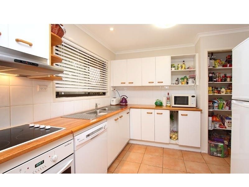 34 Whitcomb Street, Hillcrest QLD 4118