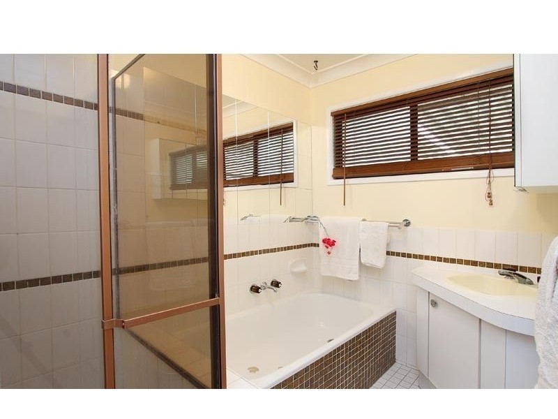 24 Grecian Street, Regents Park QLD 4118