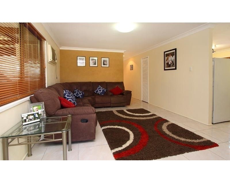 24 Grecian Street, Regents Park QLD 4118