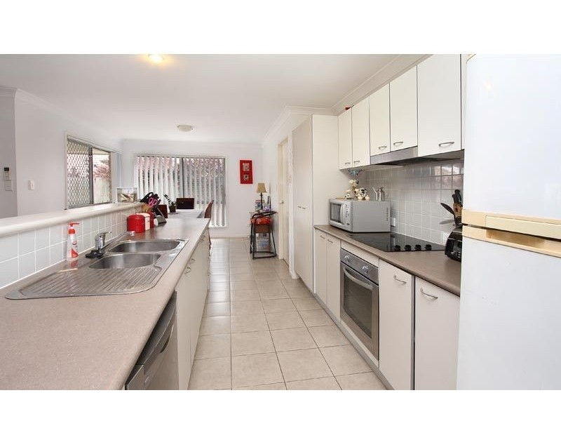 4 Paul Drive, Regents Park QLD 4118