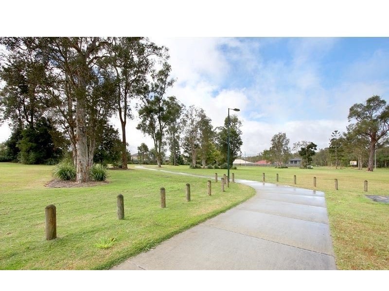 4 Paul Drive, Regents Park QLD 4118