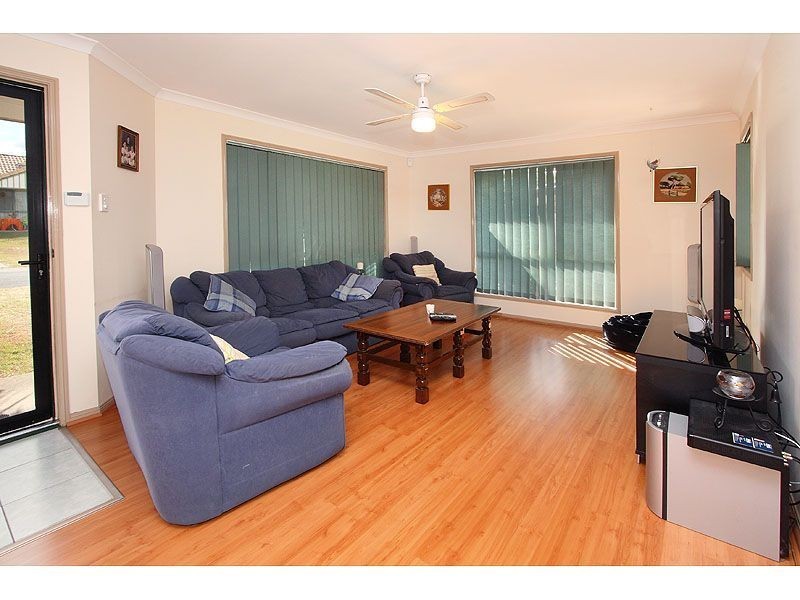 16 Barron Court, Hillcrest QLD 4118