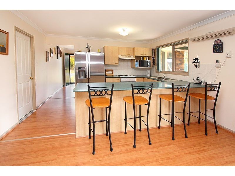 16 Barron Court, Hillcrest QLD 4118