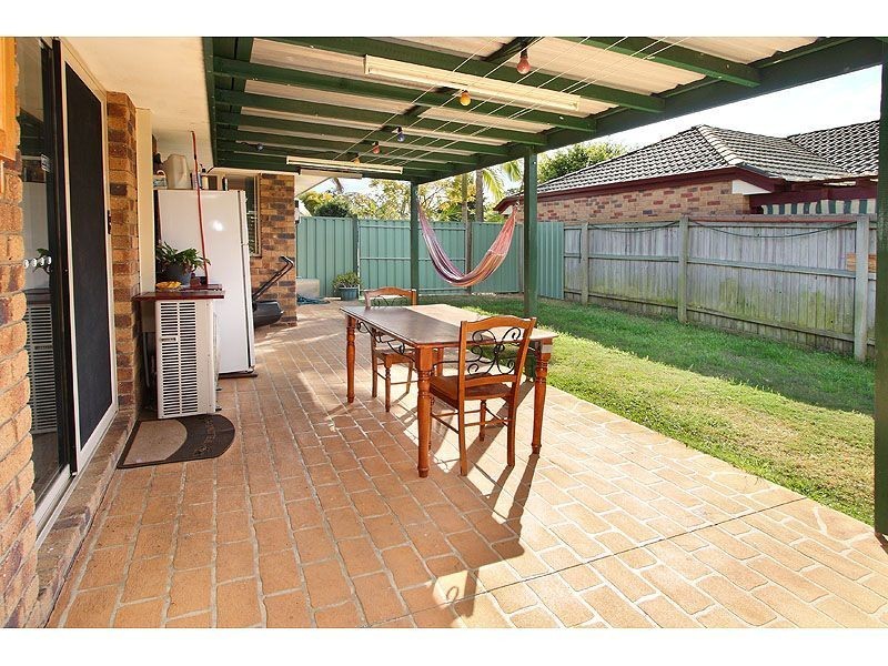 16 Barron Court, Hillcrest QLD 4118